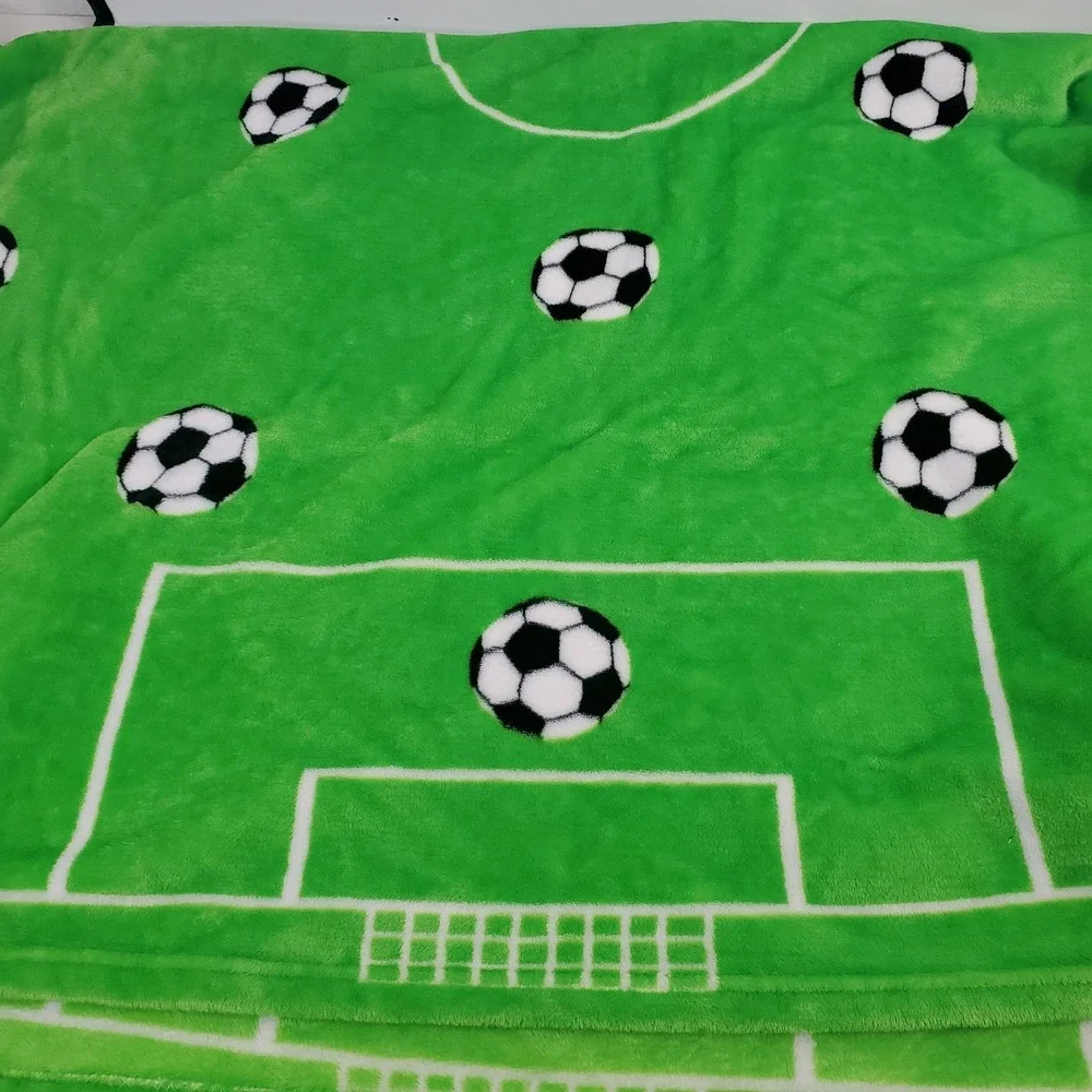 DICK'S Sporting Goods Green Soccer Ball Field‎ Throw Blanket
